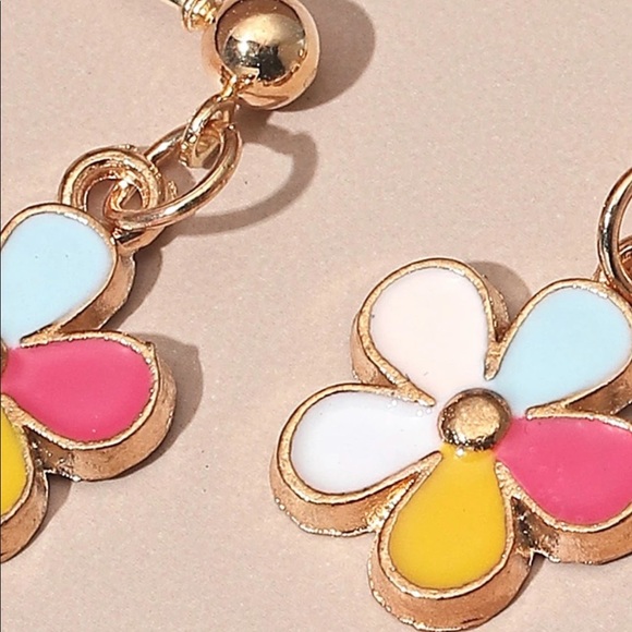 n e w |  flower earrings ⭐️ - Picture 2 of 7